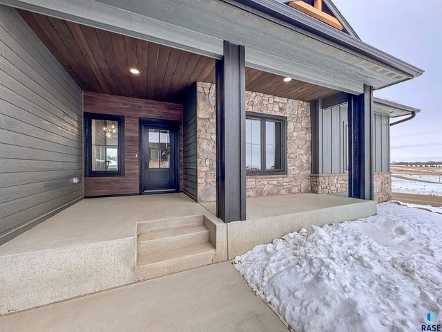 8320 E Sheridan Cir Circle, Sioux Falls, SD 57110