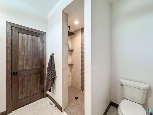 8320 E Sheridan Cir Circle, Sioux Falls, SD 57110