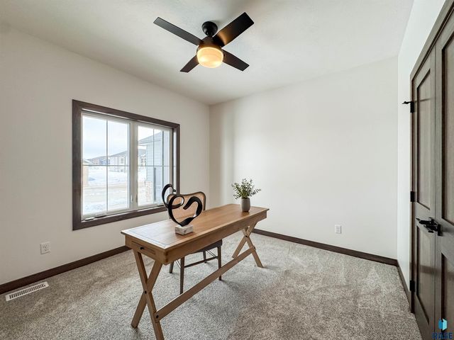 8320 E Sheridan Cir Circle, Sioux Falls, SD 57110