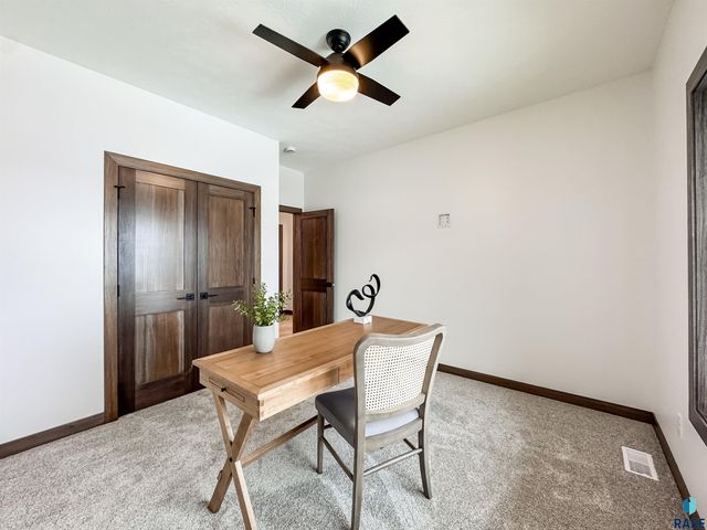 8320 E Sheridan Cir Circle, Sioux Falls, SD 57110