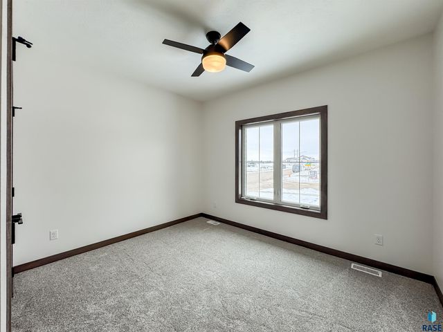 8320 E Sheridan Cir Circle, Sioux Falls, SD 57110