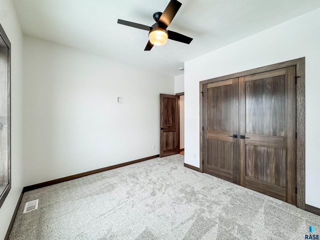 8320 E Sheridan Cir Circle, Sioux Falls, SD 57110