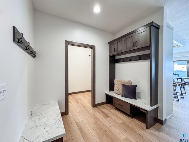 8320 E Sheridan Cir Circle, Sioux Falls, SD 57110