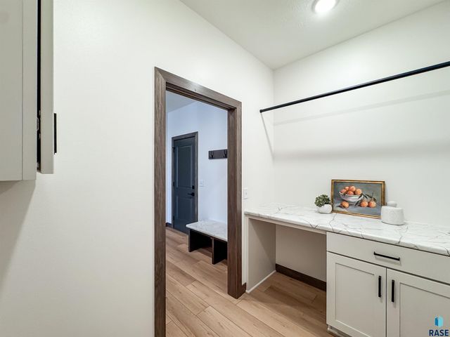 8320 E Sheridan Cir Circle, Sioux Falls, SD 57110