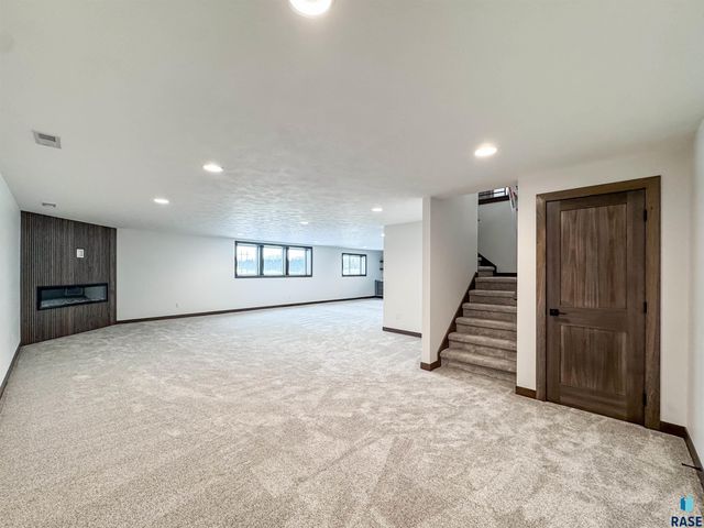 8320 E Sheridan Cir Circle, Sioux Falls, SD 57110