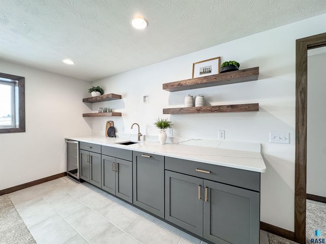 8320 E Sheridan Cir Circle, Sioux Falls, SD 57110