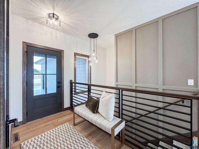 8320 E Sheridan Cir Circle, Sioux Falls, SD 57110