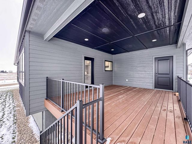 8320 E Sheridan Cir Circle, Sioux Falls, SD 57110