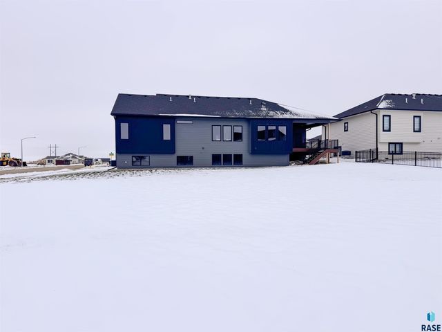 8320 E Sheridan Cir Circle, Sioux Falls, SD 57110