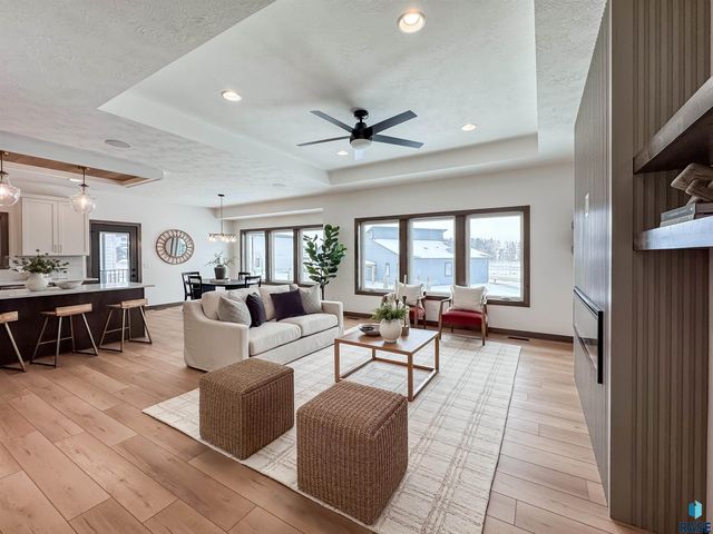 8320 E Sheridan Cir Circle, Sioux Falls, SD 57110