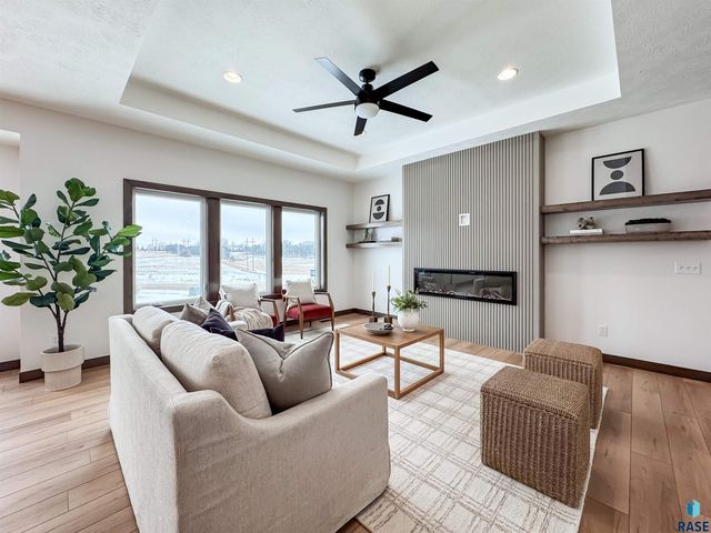 8320 E Sheridan Cir Circle, Sioux Falls, SD 57110