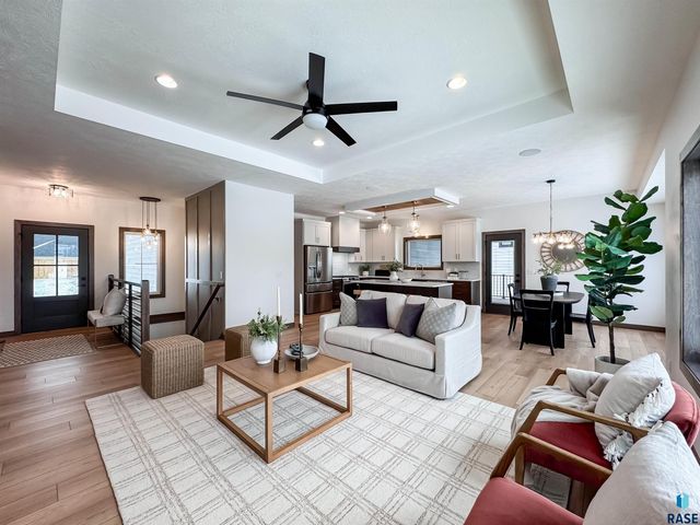 8320 E Sheridan Cir Circle, Sioux Falls, SD 57110