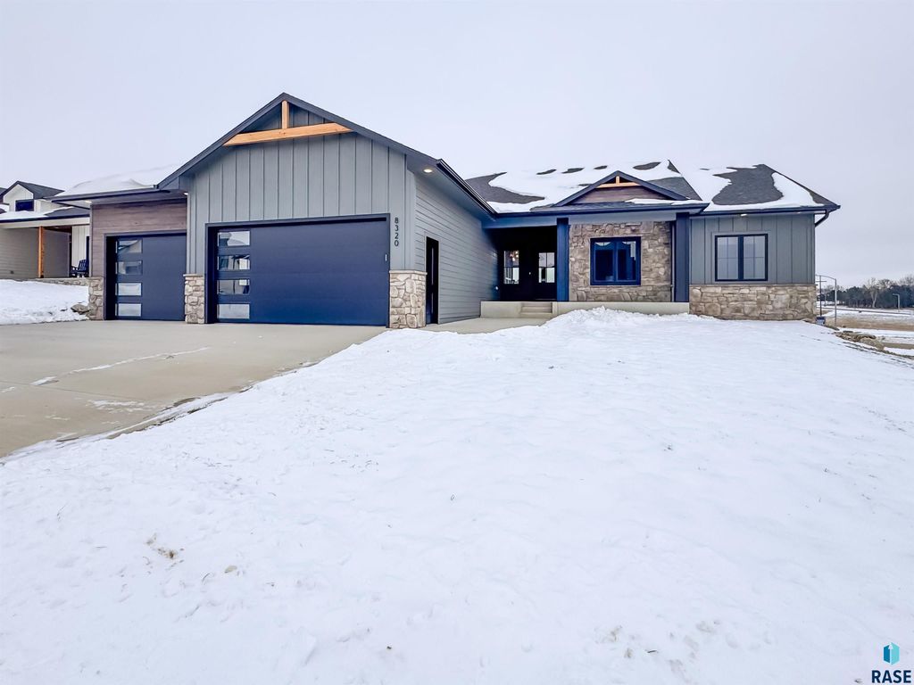 8320 E Sheridan Cir Circle, Sioux Falls, SD 57110