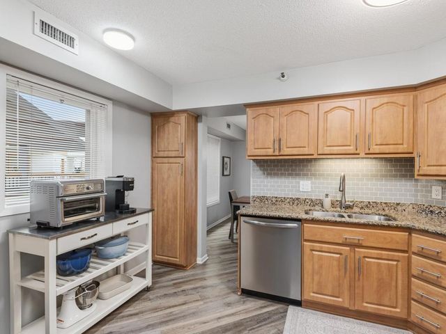 14401 Atrium Way 136, Minnetonka, MN 55345