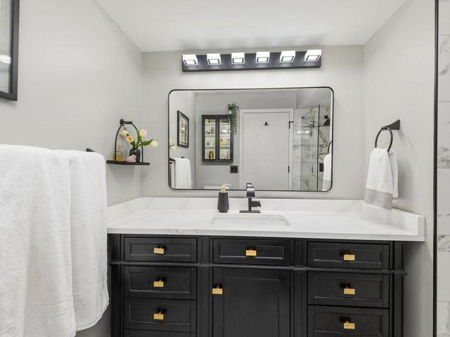 14401 Atrium Way 136, Minnetonka, MN 55345