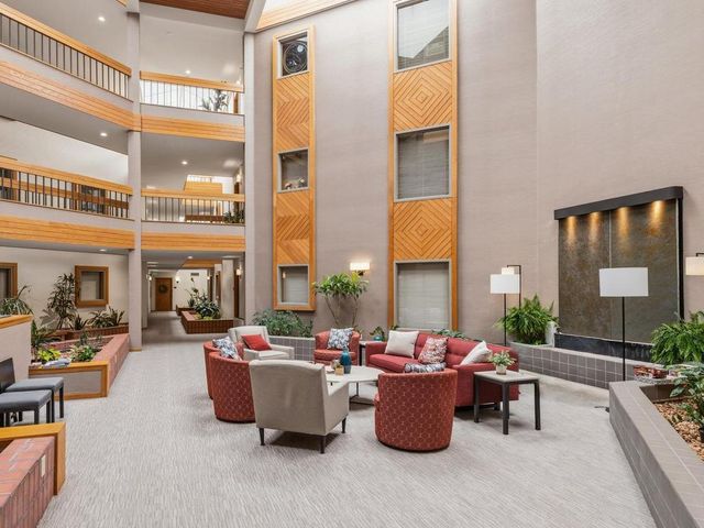 14401 Atrium Way 136, Minnetonka, MN 55345