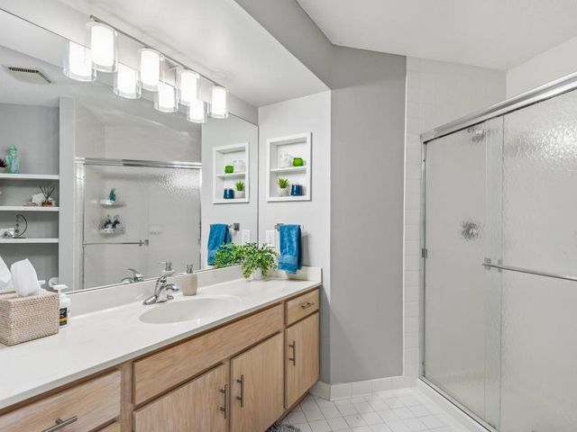 14401 Atrium Way 136, Minnetonka, MN 55345