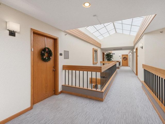 14401 Atrium Way 136, Minnetonka, MN 55345