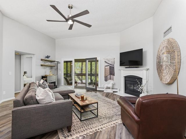 14401 Atrium Way 136, Minnetonka, MN 55345