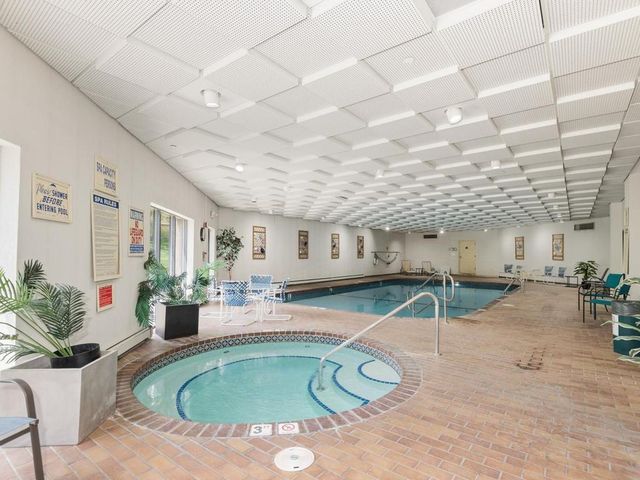 14401 Atrium Way 136, Minnetonka, MN 55345
