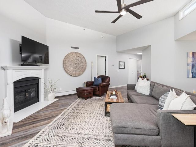 14401 Atrium Way 136, Minnetonka, MN 55345