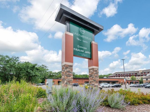 14401 Atrium Way 136, Minnetonka, MN 55345