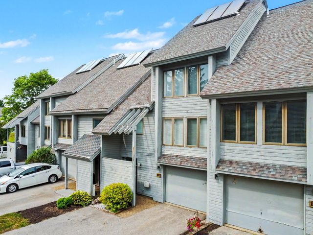 5 Tsienneto Rd Unit 110, Derry, NH 03038