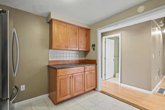 5 Tsienneto Rd Unit 110, Derry, NH 03038