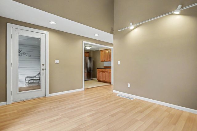5 Tsienneto Rd Unit 110, Derry, NH 03038