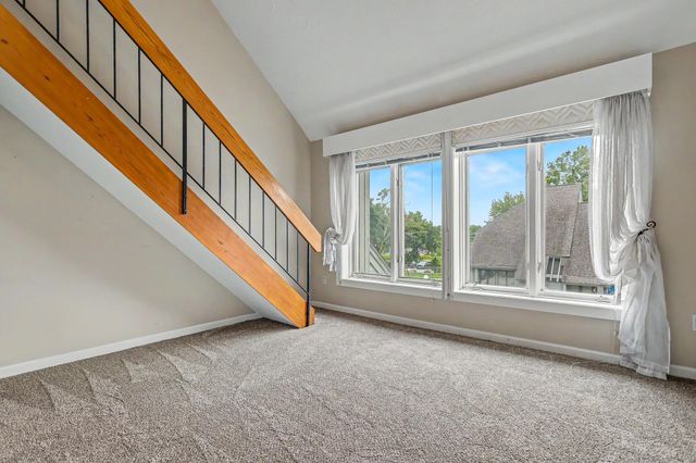 5 Tsienneto Rd Unit 110, Derry, NH 03038