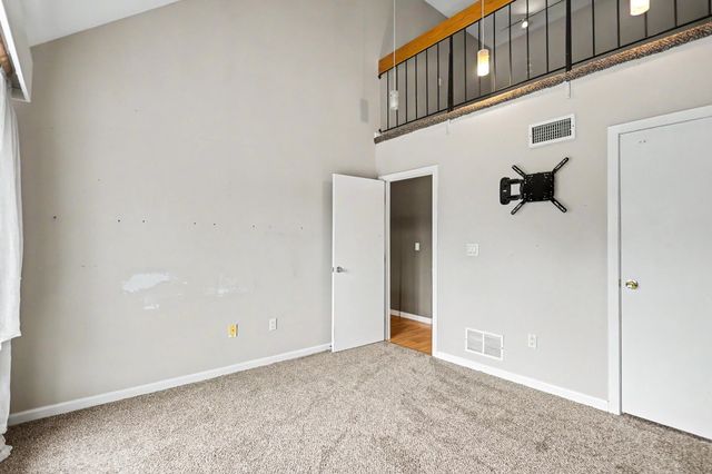 5 Tsienneto Rd Unit 110, Derry, NH 03038