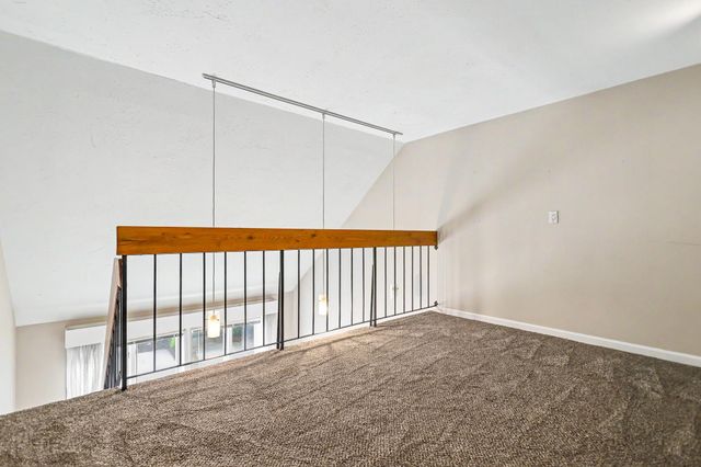 5 Tsienneto Rd Unit 110, Derry, NH 03038