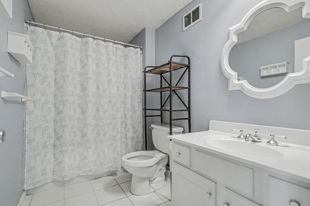 5 Tsienneto Rd Unit 110, Derry, NH 03038