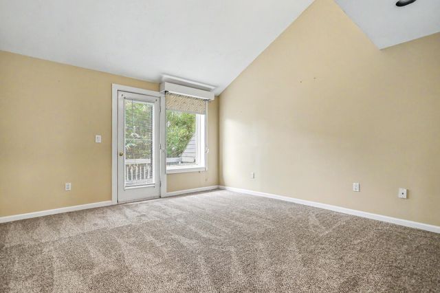 5 Tsienneto Rd Unit 110, Derry, NH 03038