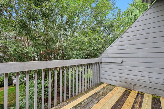 5 Tsienneto Rd Unit 110, Derry, NH 03038