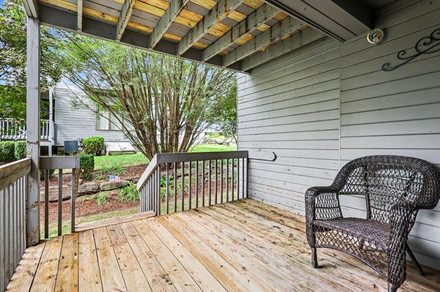 5 Tsienneto Rd Unit 110, Derry, NH 03038