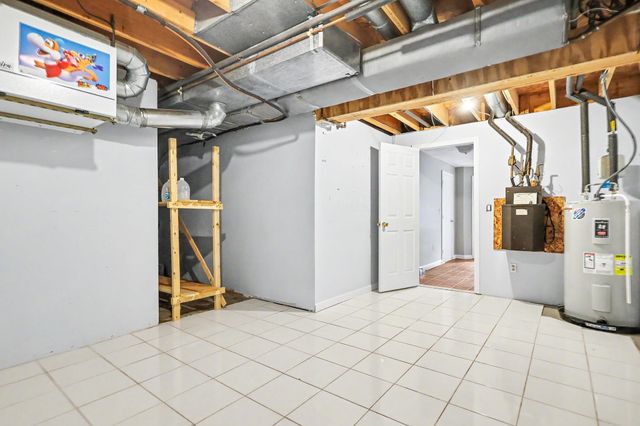 5 Tsienneto Rd Unit 110, Derry, NH 03038