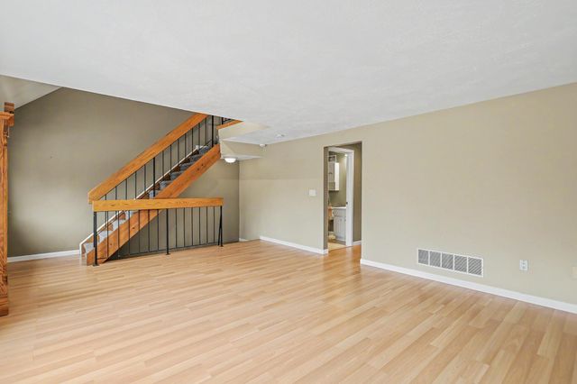 5 Tsienneto Rd Unit 110, Derry, NH 03038