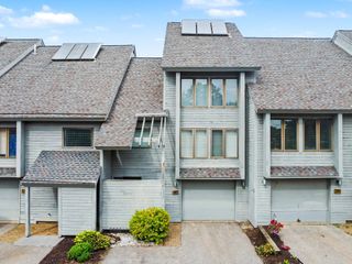 5 Tsienneto Rd Unit 110, Derry, NH 03038