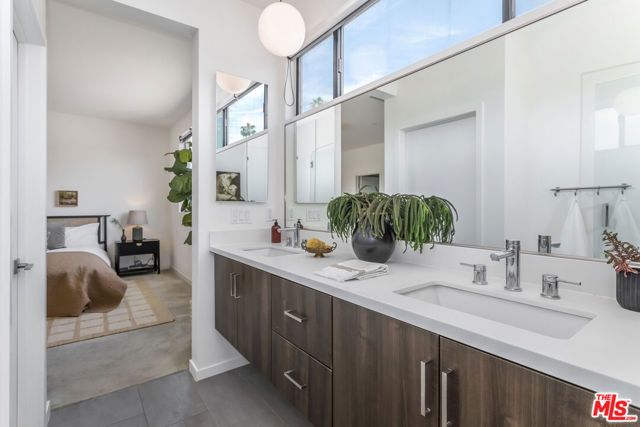 1433 Waterloo Street, Los Angeles, CA 90026