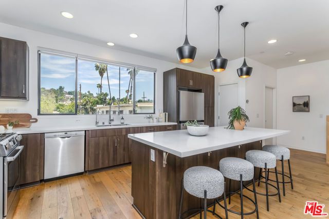 1433 Waterloo Street, Los Angeles, CA 90026