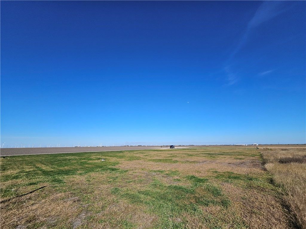 17 CR 2226 Cr, Taft, TX 78390 — photo 2