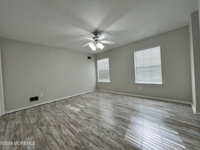1217 Spray Avenue, Beachwood, NJ 08722