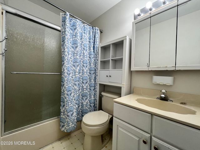 1217 Spray Avenue, Beachwood, NJ 08722