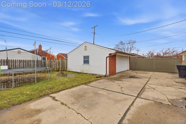 28824 Bohn Street, Roseville, MI 48066