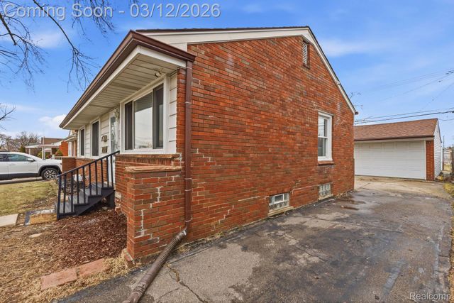 28824 Bohn Street, Roseville, MI 48066
