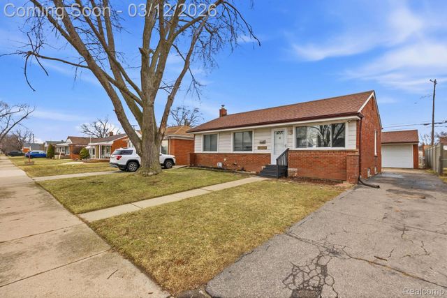 28824 Bohn Street, Roseville, MI 48066