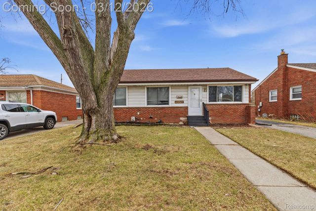 28824 Bohn Street, Roseville, MI 48066
