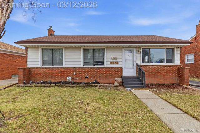 28824 Bohn Street, Roseville, MI 48066