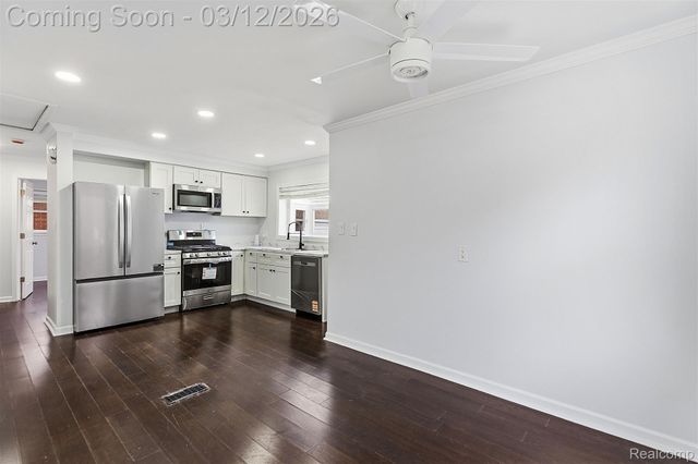 28824 Bohn Street, Roseville, MI 48066